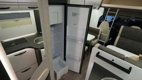  Ford Glamys 322 (Model 2025) for 6 persons