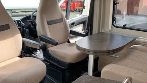 Platinum Camper – 2 adult 1 child Lux Camper Eldiss CV40 ltd edition