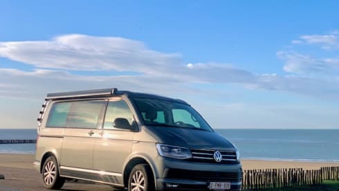 Hotel California – Blessed Volkswagen California 4p automatic