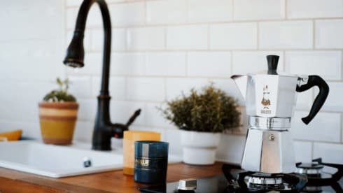 Debie The Van – Zelfbouw Mercedes Sprinter surf bus