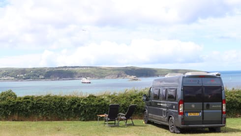 Skippy – Beautiful, sturdy luxury full bus camper.