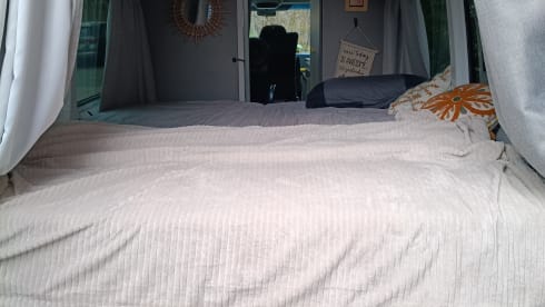 Comfortabel slapen 210x180 bed. En dwarsbed kinderen – 4-seater Mercedes-Benz bus from 2008