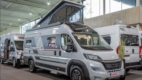 4p Adria Mobil bus uit 2023