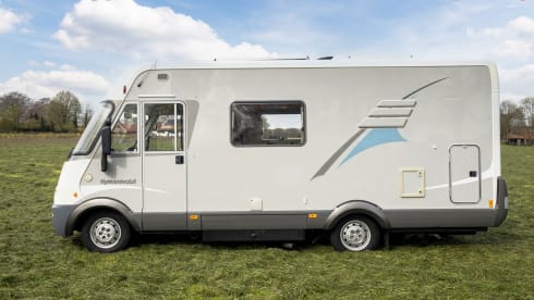 Camper Homer – Spacious integral camper with lots of comfort!