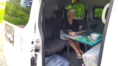 Ecamper – E-motorhome Nissan ENV200 Electric compact bus camper for 2 persons