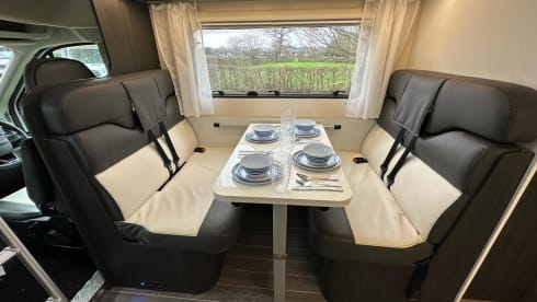 Wilderness – 6 berth Roller Team 690  Auto