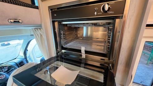 Motorhome to Hire - Rimor Seal 5 - 6 belts 6 berth