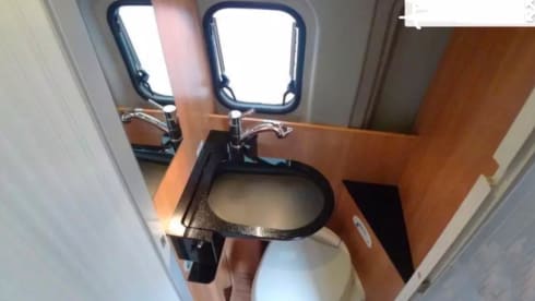 Bus camper Globecar 600L with length beds, for 2 people. Dog allowed.