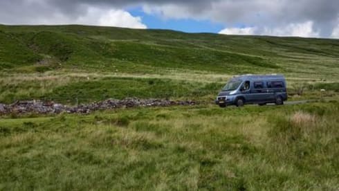Skippy – Beautiful, sturdy luxury full bus camper.