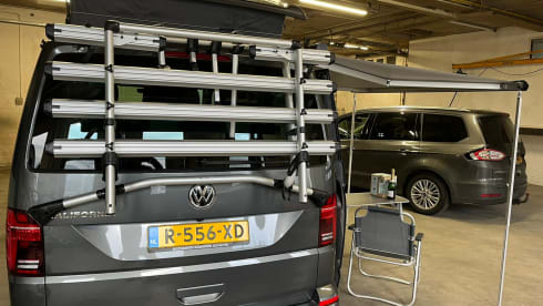 Grijze VW California – Brand new VW California T6 Camperbus from 2021. Possibly with motor trailer.