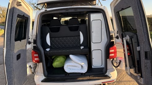 Bobby – Volkswagen campervan met 4 slaapplaatsen uit 2015