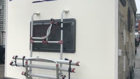 Louis, Camper to Go – Luxurious, spacious and comfortable Mc Louis Glamys 14, air conditioners, bunk beds