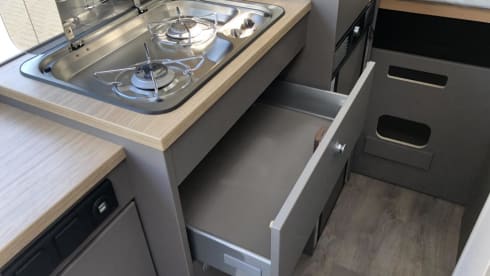 Nieuwe Camperbus Magnetic Grey – FORD LMC Innovan 590 camper van from 2024 Magnetic Gray