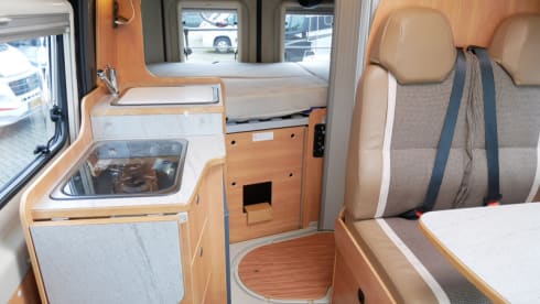 2p Pössl bus uit 2016
