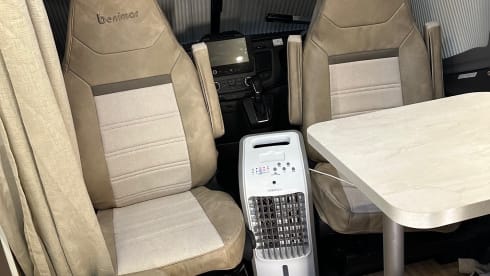 Maxi – 4 berth Benimar T482 automatic