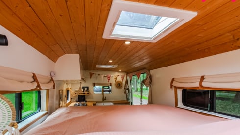 Puck de camperbus  – Zeer complete off-grid zelfbouw camper uit 2019
