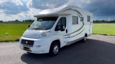 Complete 3p McLouis semi-integrated from 2013 with split air conditioning