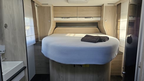 Titanium – Luxury 4 person Camper (extra air conditioning, smart TV, Alpine navigation/radio)
