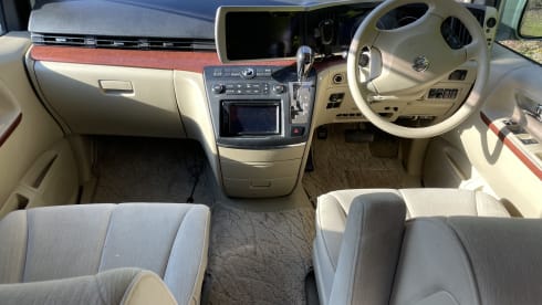 El Grando – Nissan Elgrand campervan 