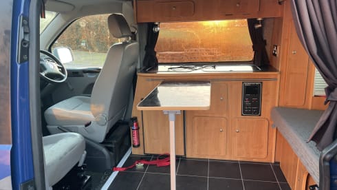 Carousel – 4 berth Volkswagen bus from 2006