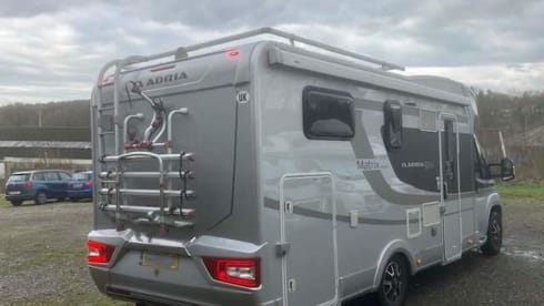 SilverBird – luxurious Adria Matrix 670SL - Located 10mins from Heathrow Airport