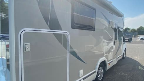 Titanium Luxury Auto – Lux Auto 4 Berth 