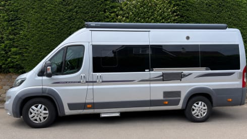Denis – 4 berth Peugeot bus from 2017