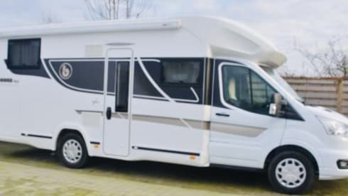 Mobanes – 4p Benimar semi-integrated uit 2023