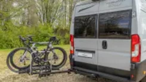 Easy Rider Off the Grid de Luxe nr 4  – Beautiful 3-person camper with automatic transmission and swing-away bicycle rack