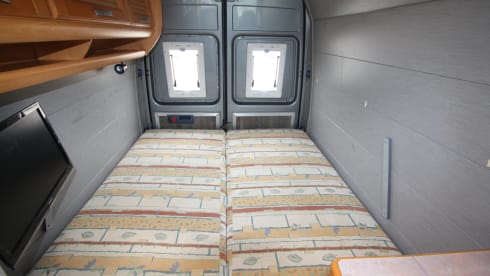 Neat 2p. Mercedes Sprinter with XL fixed bed and strong 120 HP 5-cylinder