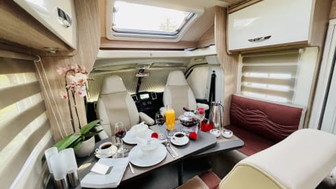 2. DelPi – Luxury mobile home Bürstner Delfin Harmony T726