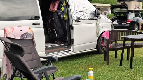 4-seater Volkswagen bus from 2013