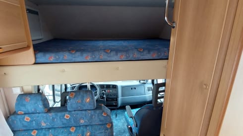 Claes – Claes: 4p spacious Alcove camper from 2000