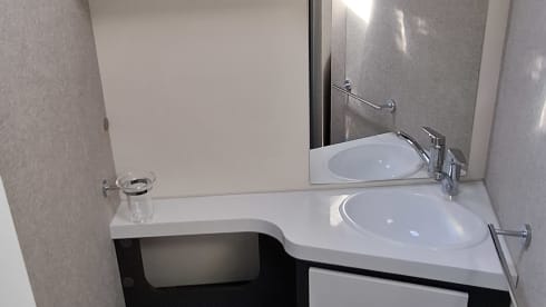 FORD Mc Louis Avantgarde – 5p McLouis semi-integrated from 2024