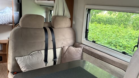 4p Adria Matrix M680SP semi-integrated from 2010