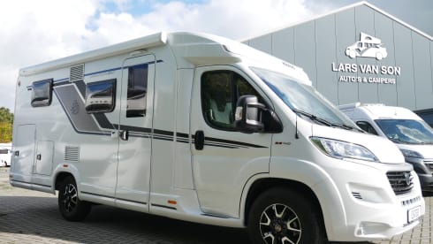 4-person Knaus semi-integrated from 2021