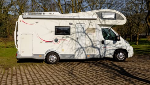 Beautiful 6 pers. + 2 * air conditioning Challenger Alcove motorhome