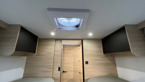 "Reverie" – Linea Titanium 797 Ford 165 AT8V Heavy 3 pers. bwj.2026