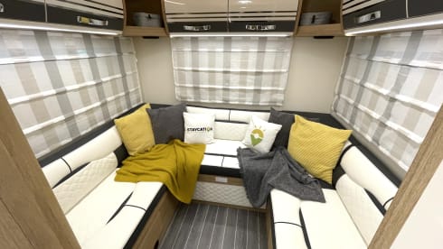 Phoenix – Luxury 4-6 Berth Roller Team Auto-Roller 747 AUTOMATIC - Fully Insured