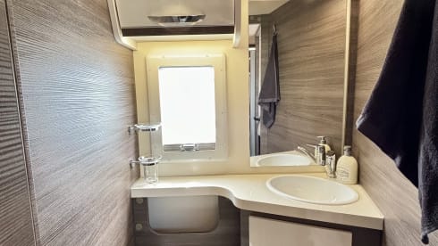 Xplore Muiden – Brand New Luxury Ford McLouis 473! Automatic, 5p, large garage!