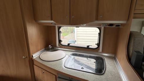 BeeHappy Motorhome Hire 🐝 – Beautiful 4 berth motorhome perfect for a couple or small family. 