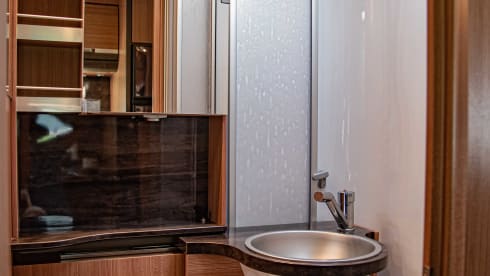 Sky Wave 700 MEG – Luxury automatic semi-integrated camper for 4p with Airco!
