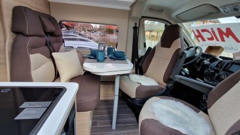 LoungeCamper – Want to slow down and have fun driving