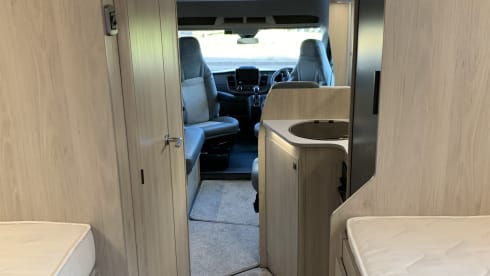 Clan Calder Motorhome – Luxury 4 berth Autotrail Automatic