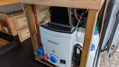 Limitless  – 2-4 berth Peugeot off grid campervan