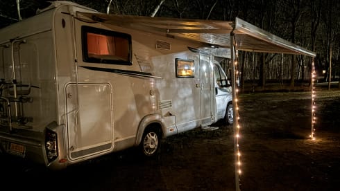LMC Family Alcove Camper 6 persons Space saver! 