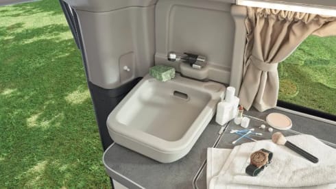 Compact Camper Westfalia Ford Nugget PLUS Automatic WITH WC