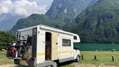 Freeda – Cozy 6 person retro camper FIAT 290