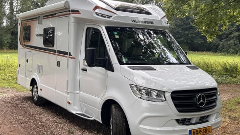 Prachtige Mercedes Benz 4 personen camper  – Uit gerust met Starlink satelliet internet 