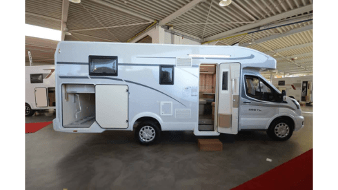 ROLLER TEAM ZEFIRO 265TL – *MACHINE* BEAUTIFUL SEMI-INTEGRAL FOR RENT (Driving license B)
